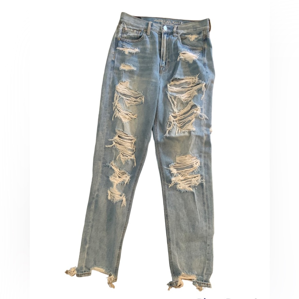 American Eagle light denim ripped jeans